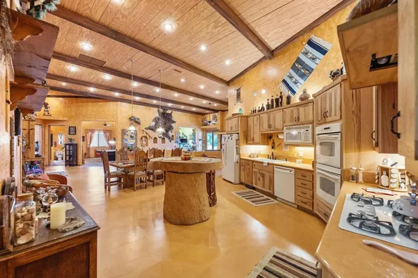 $1,464,999 | 129 Emilia Lane, Fallbrook, CA 92028