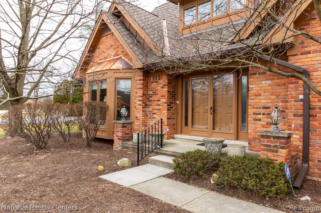 36985 Valley Ridge Drive Farmington Hills, MI 48331 - Photo 4 of 51