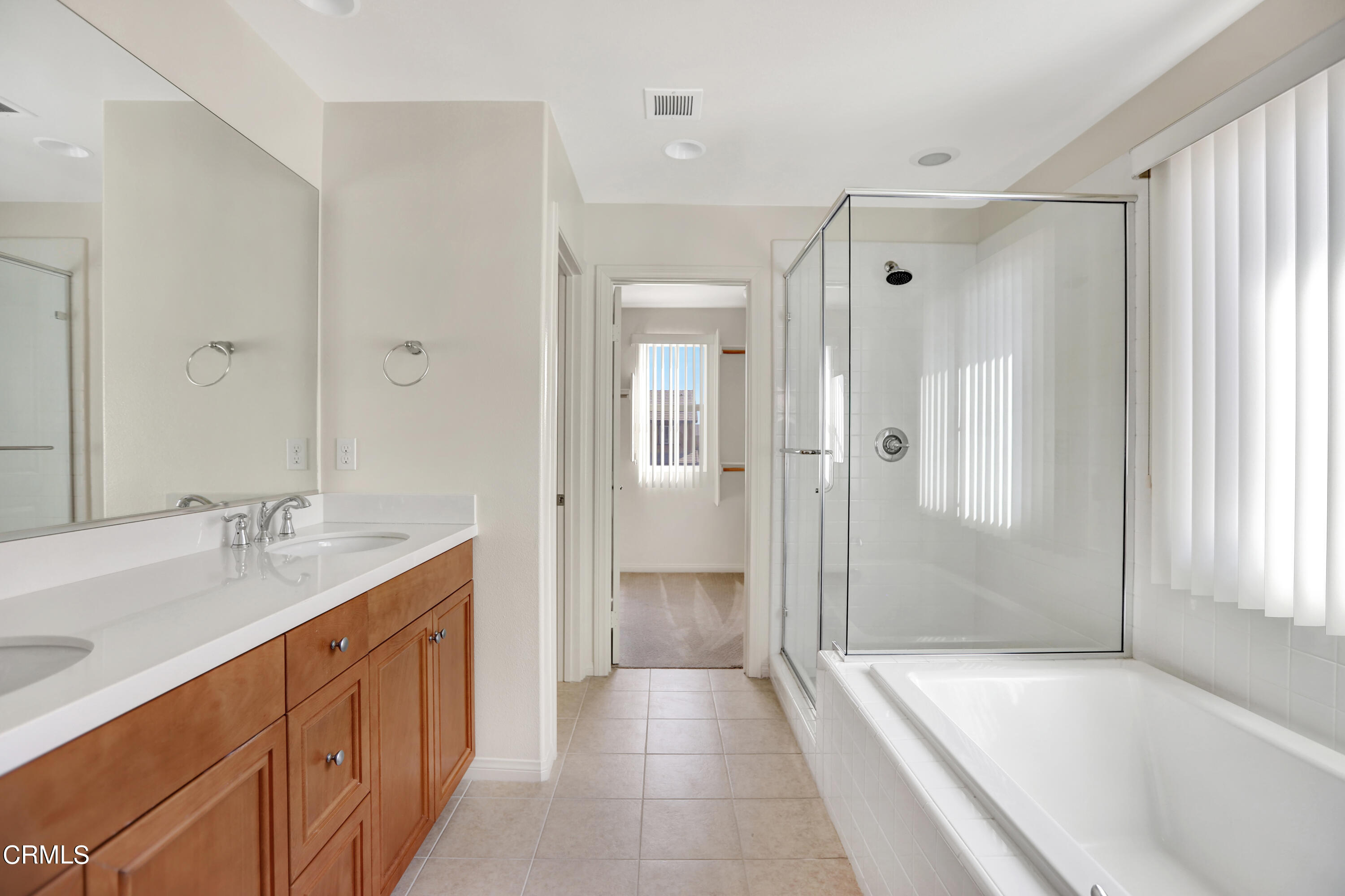 511 Whalen Way Oxnard, CA 93036 - Photo 14 of 28 a bathroom with a tub sink shower and two mirror