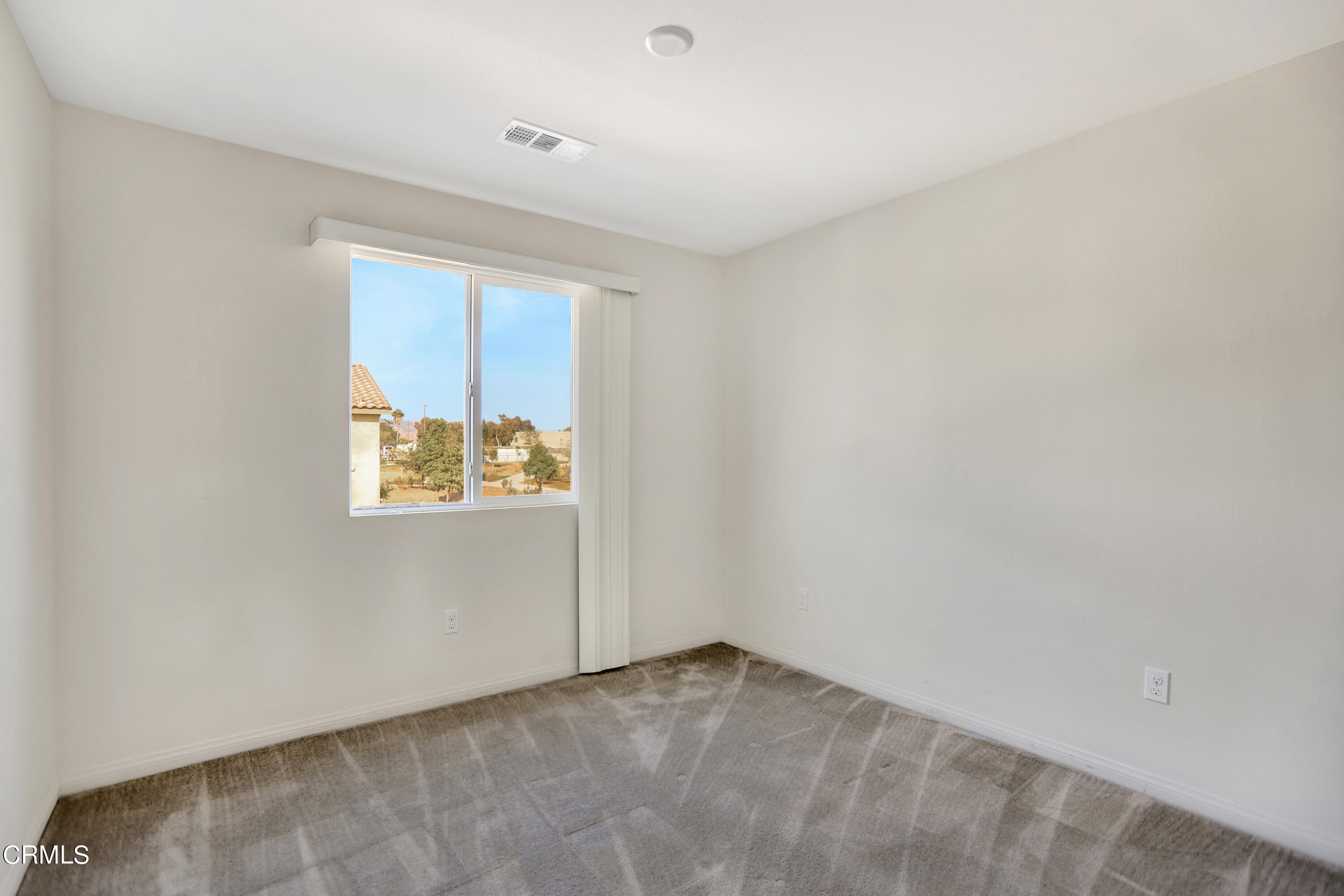 511 Whalen Way Oxnard, CA 93036 - Photo 19 of 28 an empty room with windows