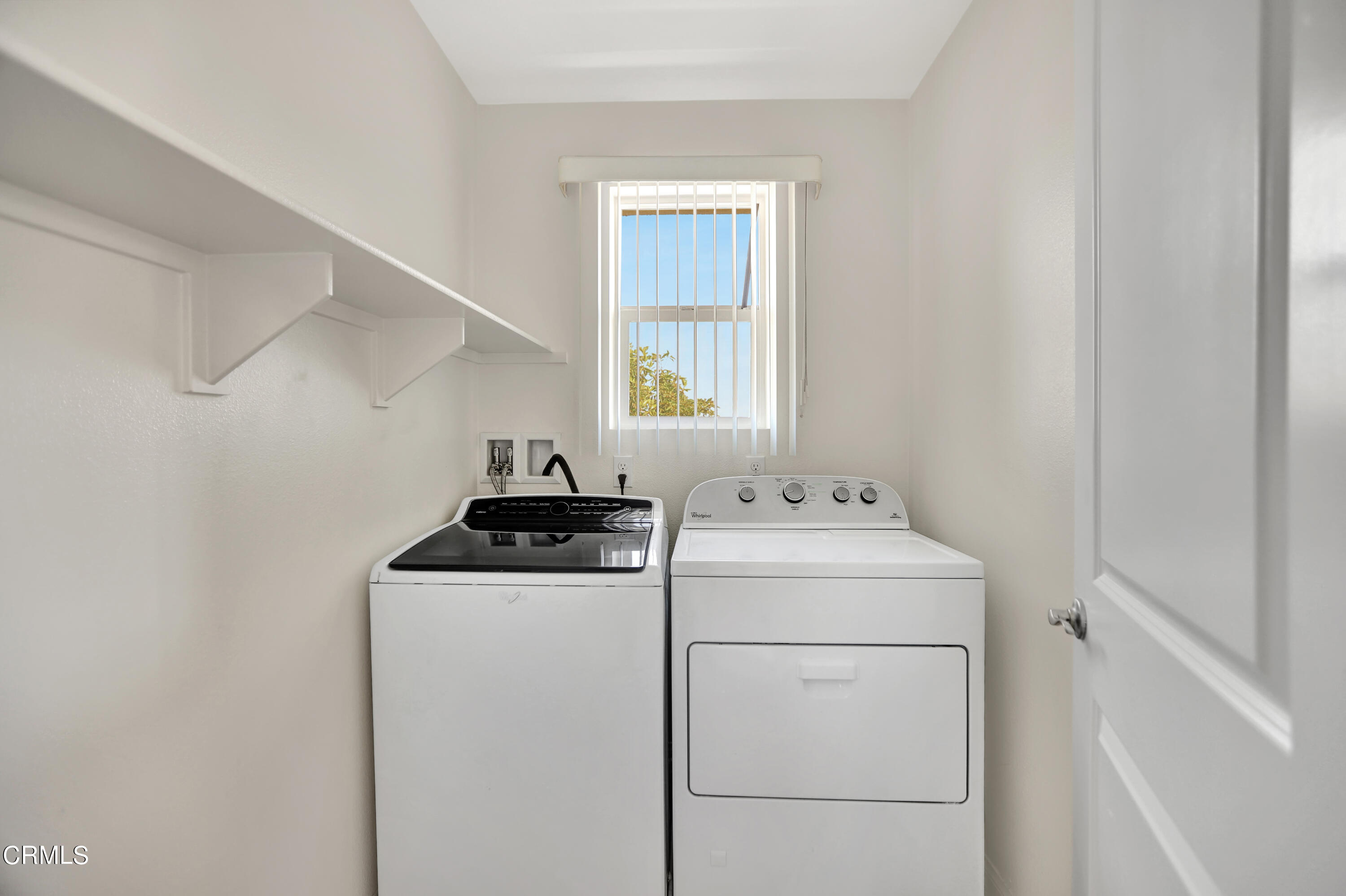 511 Whalen Way Oxnard, CA 93036 - Photo 23 of 28 a utility room with dryer and washer