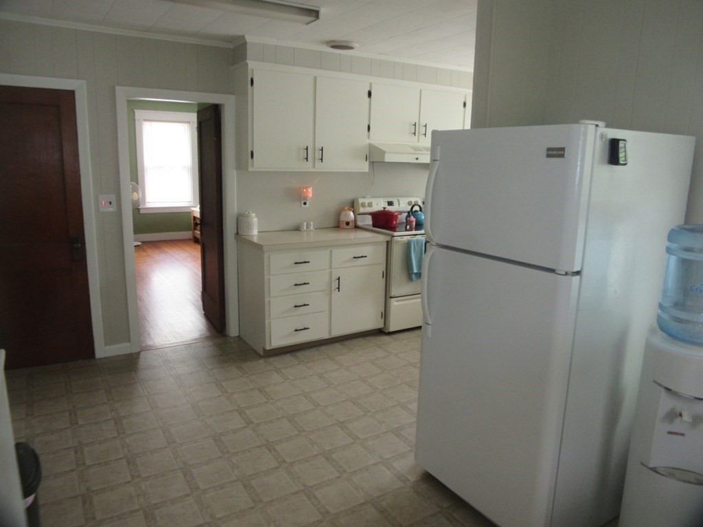 264 Old Fall River Road Swansea, MA 02777 - Photo 14 of 40 Gallery Image 14
