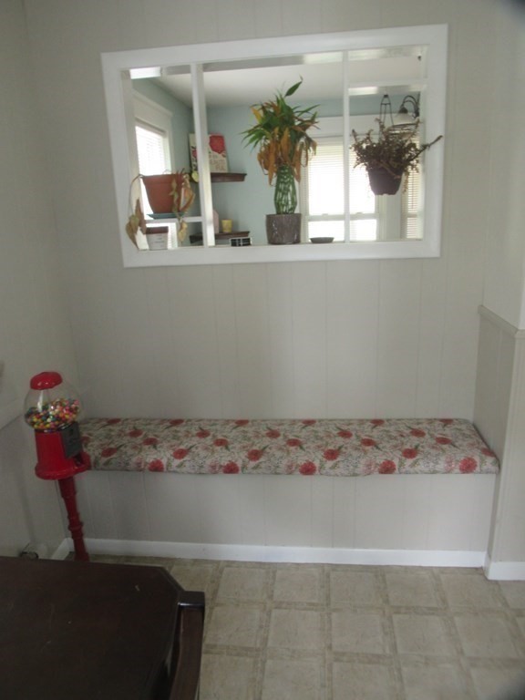 264 Old Fall River Road Swansea, MA 02777 - Photo 16 of 40 Gallery Image 16
