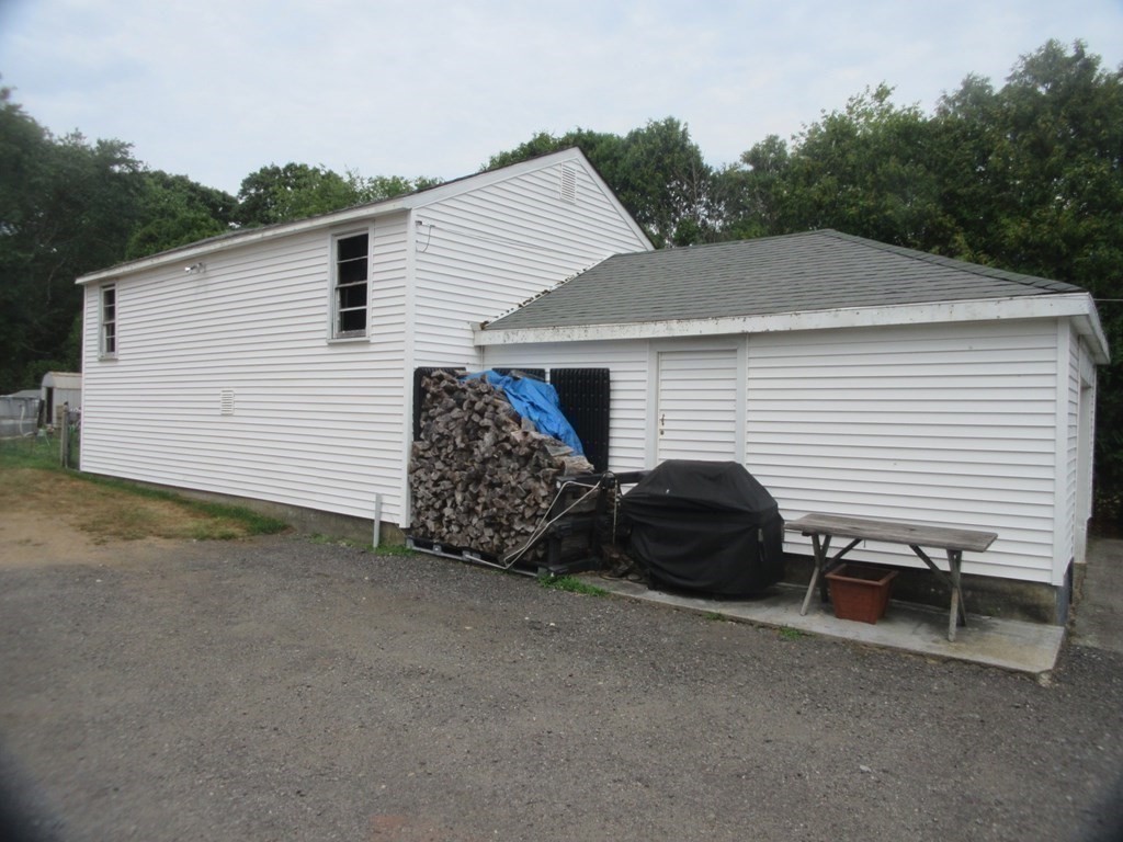 264 Old Fall River Road Swansea, MA 02777 - Photo 31 of 40 Gallery Image 31