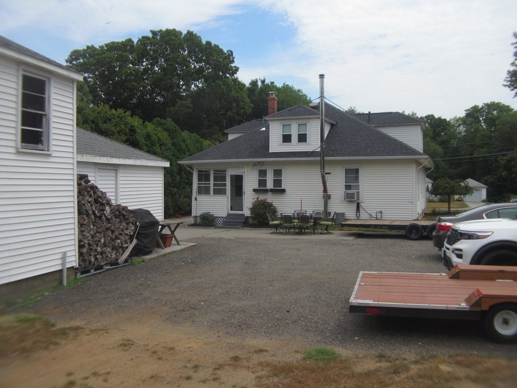 264 Old Fall River Road Swansea, MA 02777 - Photo 8 of 40 Gallery Image 8