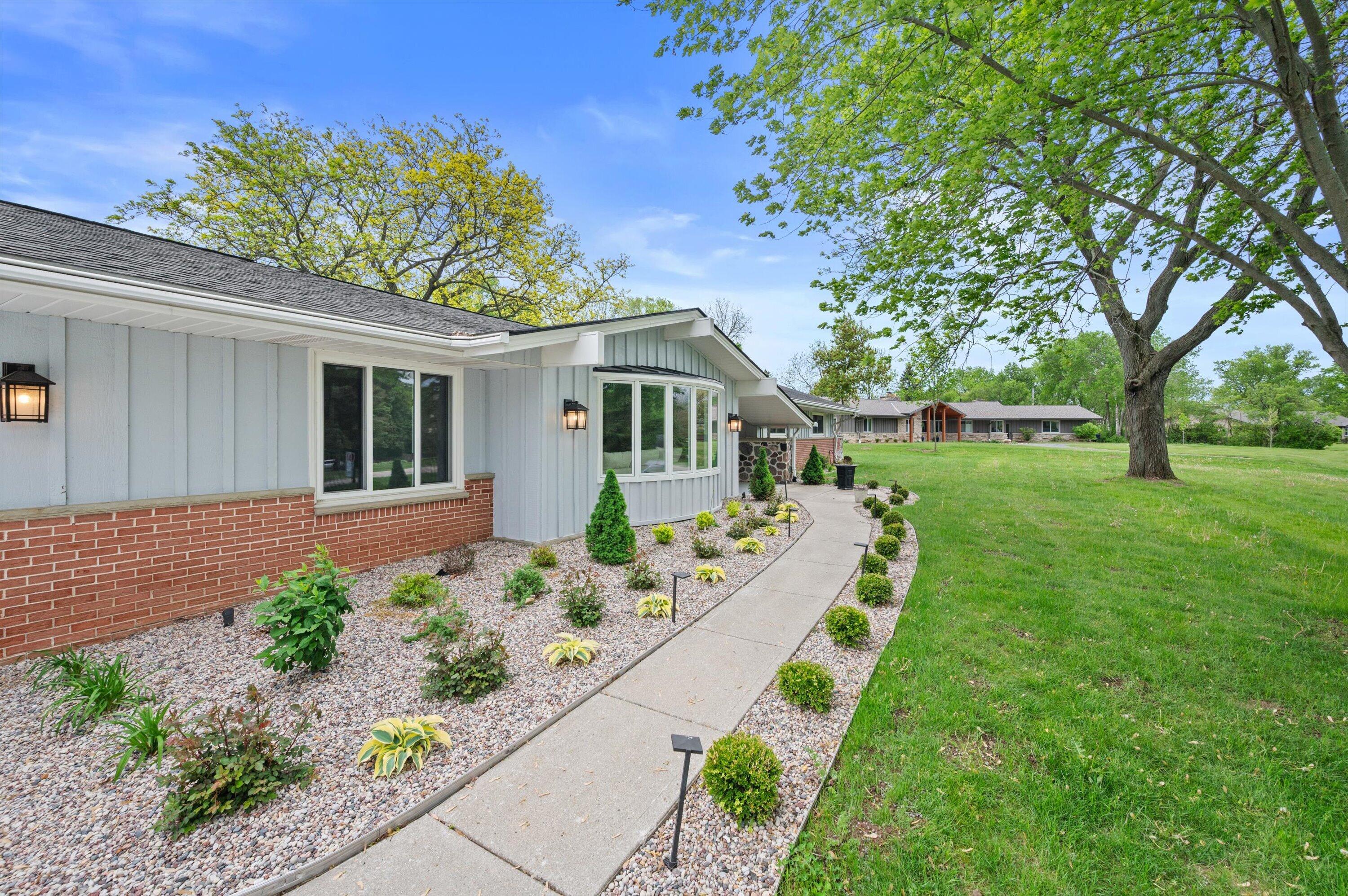 850 North Janacek Road Brookfield, WI 53045 - Photo 3 of 44 Gorgeous walkway