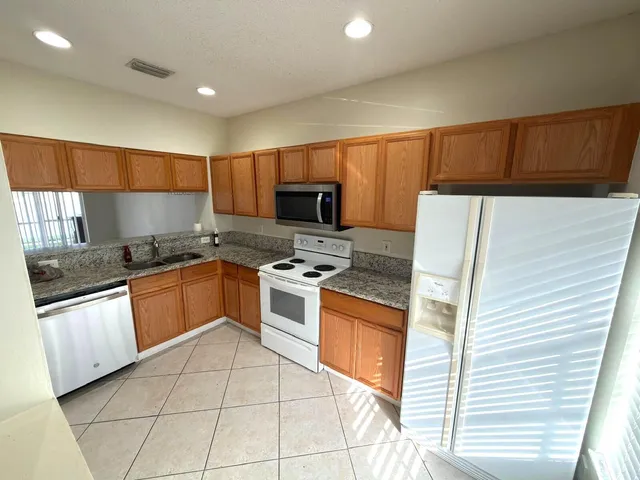 $2,100 | 5048 Palmbrooke Circle, West Palm Beach, FL 33417