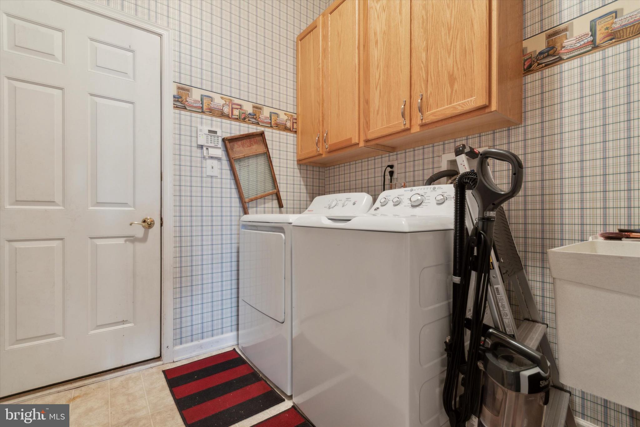 36 Nathaniel Road Southampton, PA 18966 - Photo 25 of 32 a utility room with dryer and washer