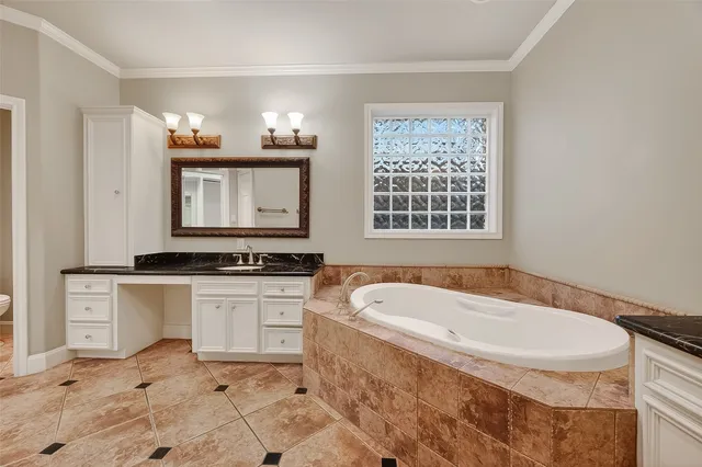 $875,000 | 5426 Lampasas Street, Houston, TX 77056