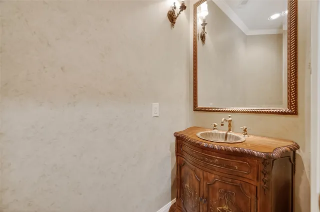 $875,000 | 5426 Lampasas Street, Houston, TX 77056