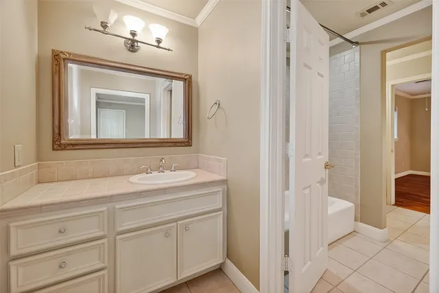 $875,000 | 5426 Lampasas Street, Houston, TX 77056