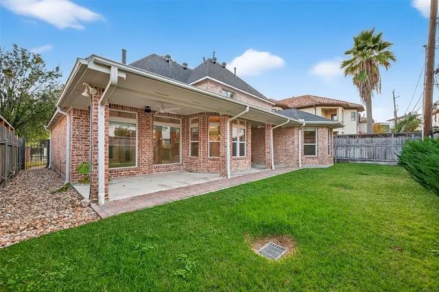 $875,000 | 5426 Lampasas Street, Houston, TX 77056