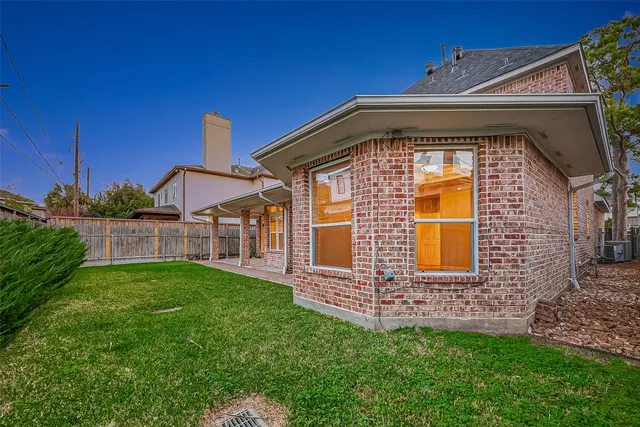 $875,000 | 5426 Lampasas Street, Houston, TX 77056