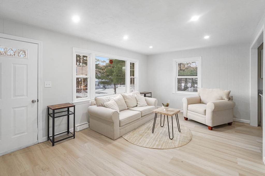 22 Outlook Drive Worcester, MA 01602 - Photo 4 of 30