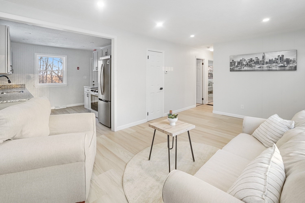 22 Outlook Drive Worcester, MA 01602 - Photo 5 of 30