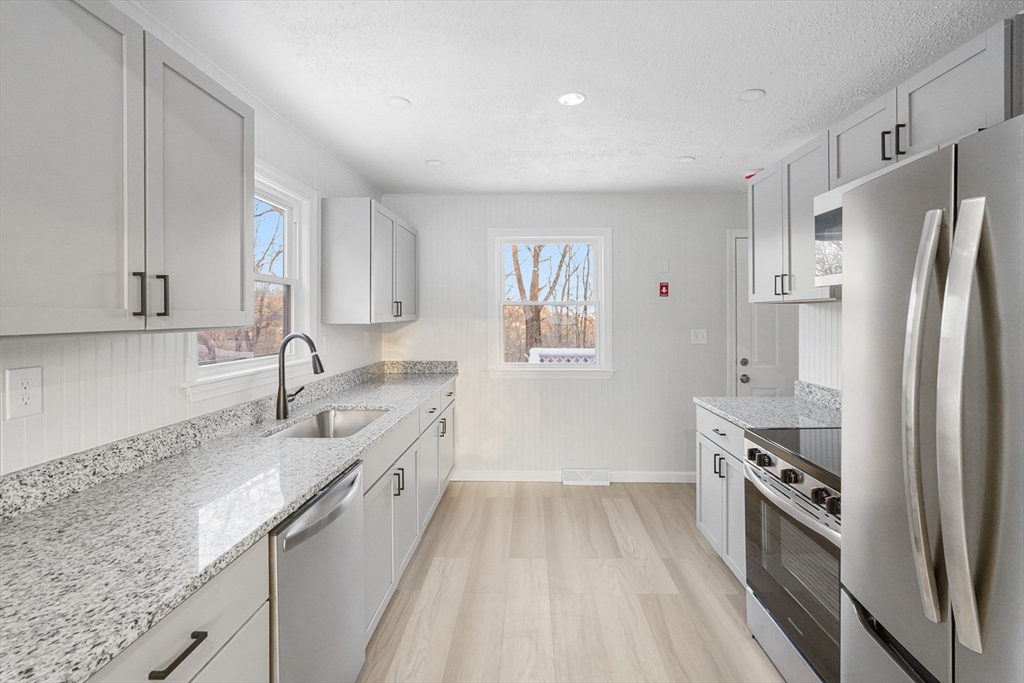 22 Outlook Drive Worcester, MA 01602 - Photo 8 of 30