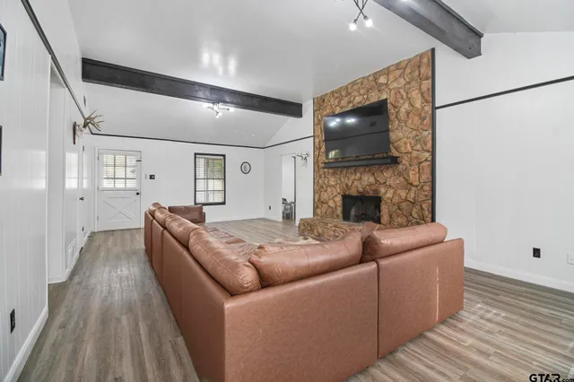 $335,000 | 220 County Road 3732, Palestine, TX 75801