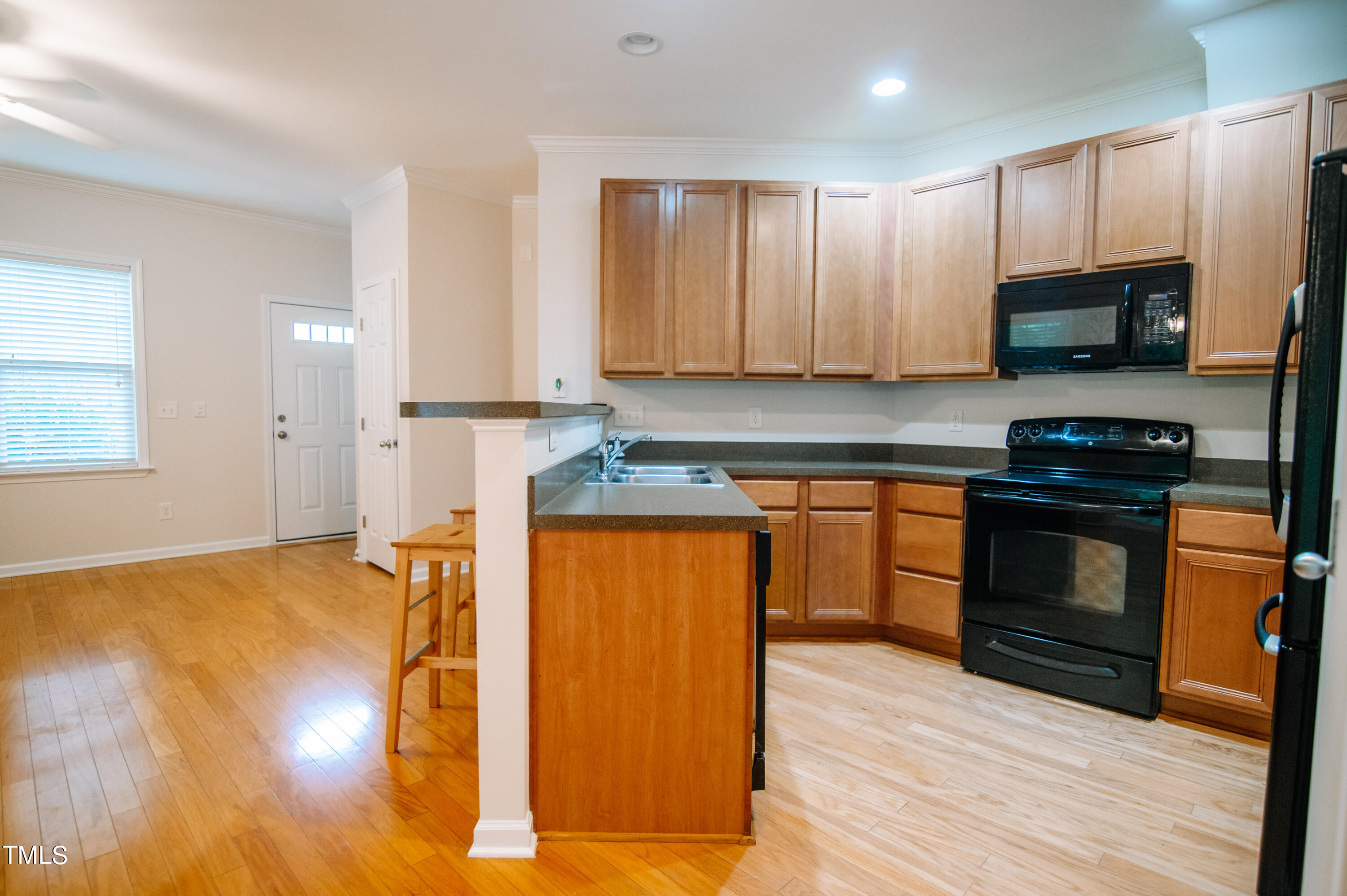 unit comes with all appliances