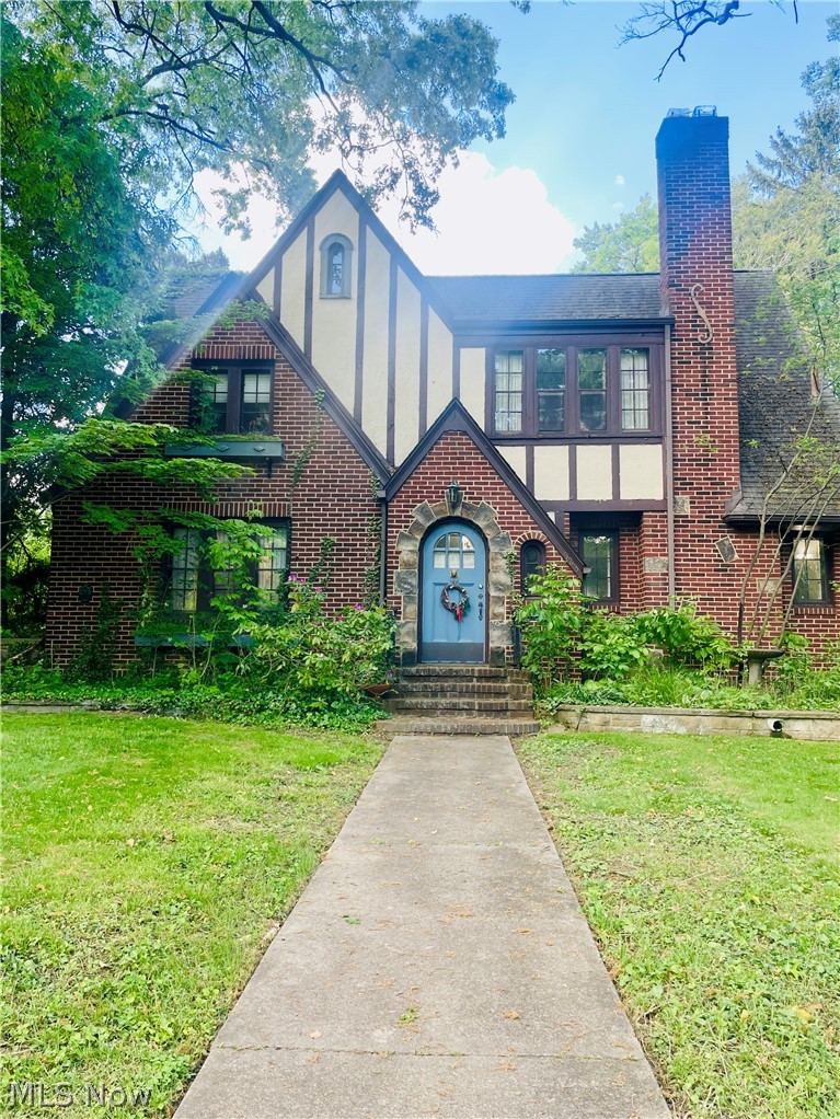 923 Mayfair Road Akron, OH 44303 - Photo 2 of 31 Welcome to 923 Mayfair Rd.