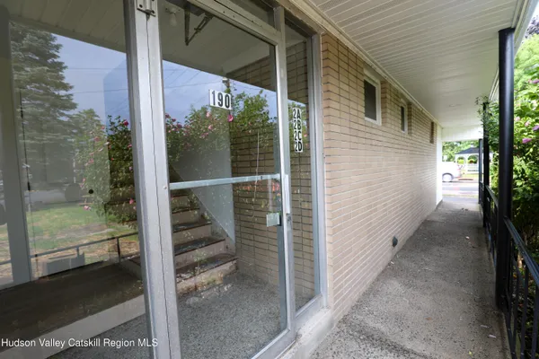 $1,700 | 190 Broadway, Unit 2B, Port Ewen, NY 12466
