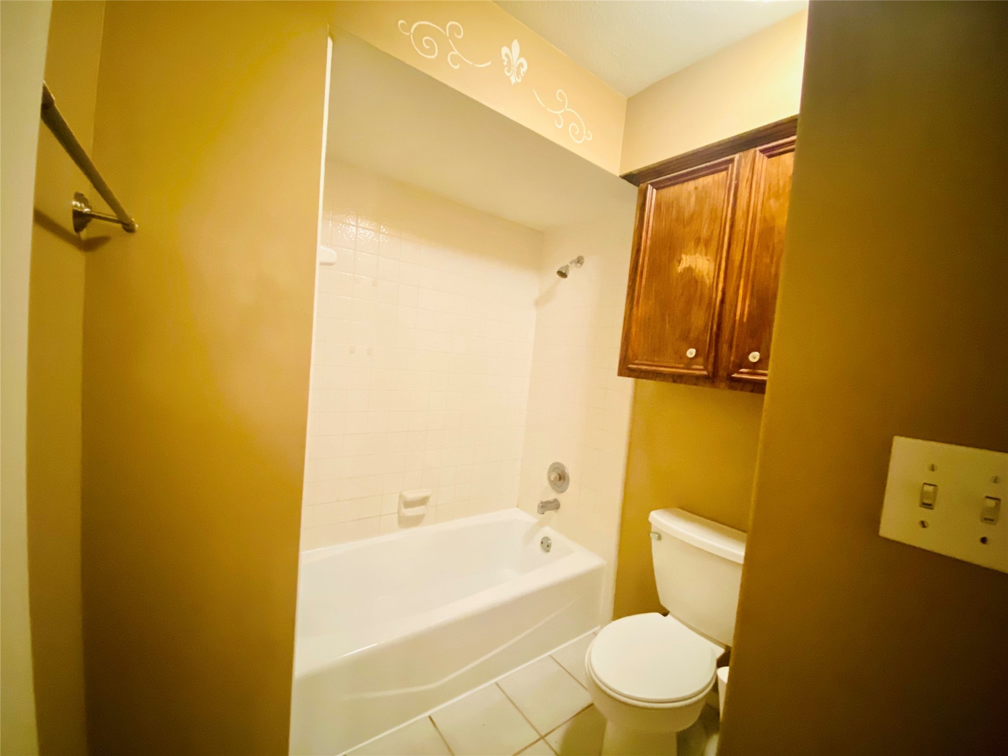 14212 Horseshoe Bend Conroe, TX 77384 - Photo 19 of 45 a bathroom with a toilet and a bathtub