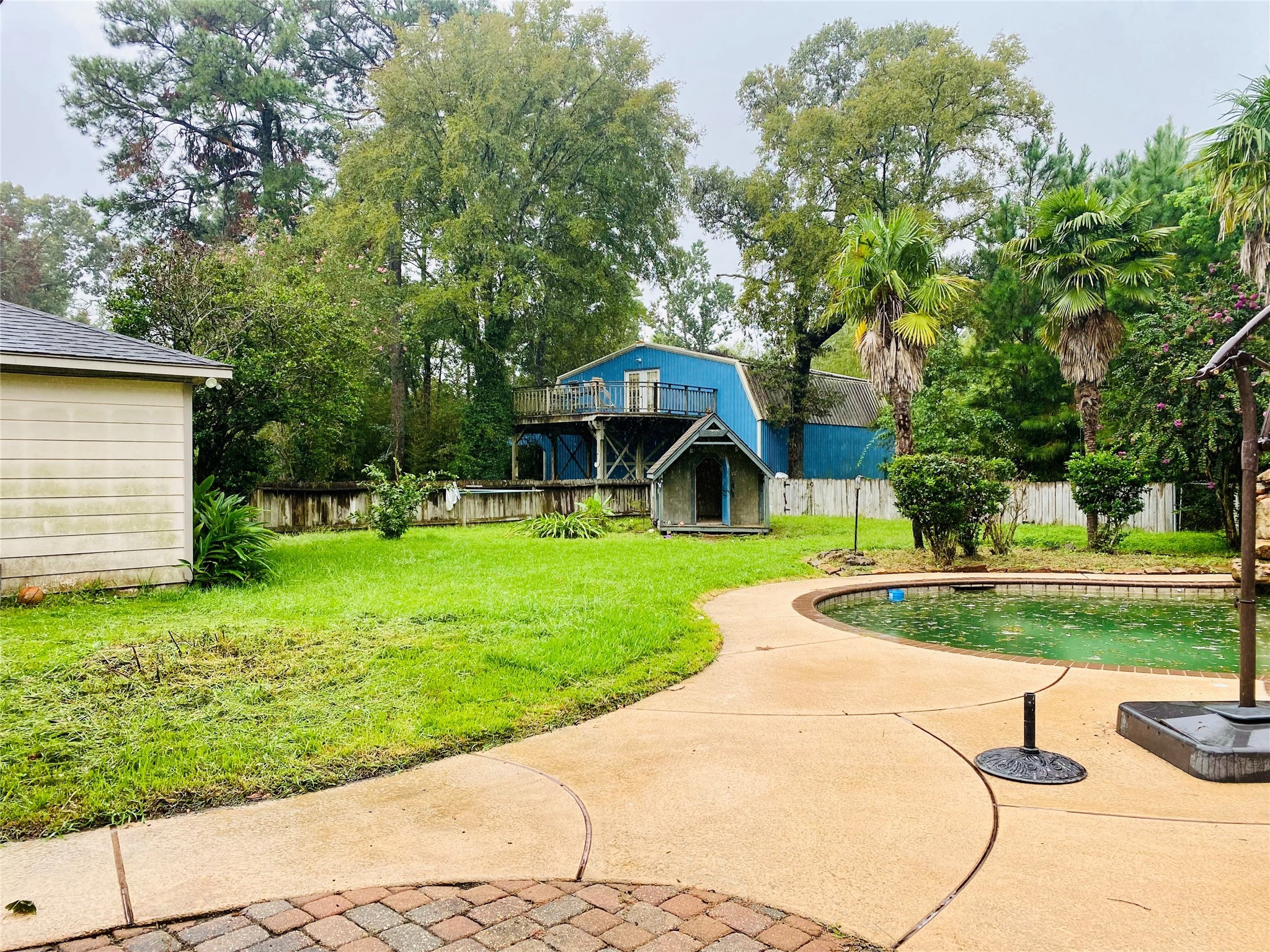 14212 Horseshoe Bend Conroe, TX 77384 - Photo 4 of 45 a front view of a house with garden