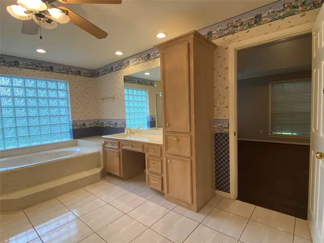 $2,850 | 14212 Horseshoe Bend, Conroe, TX 77384