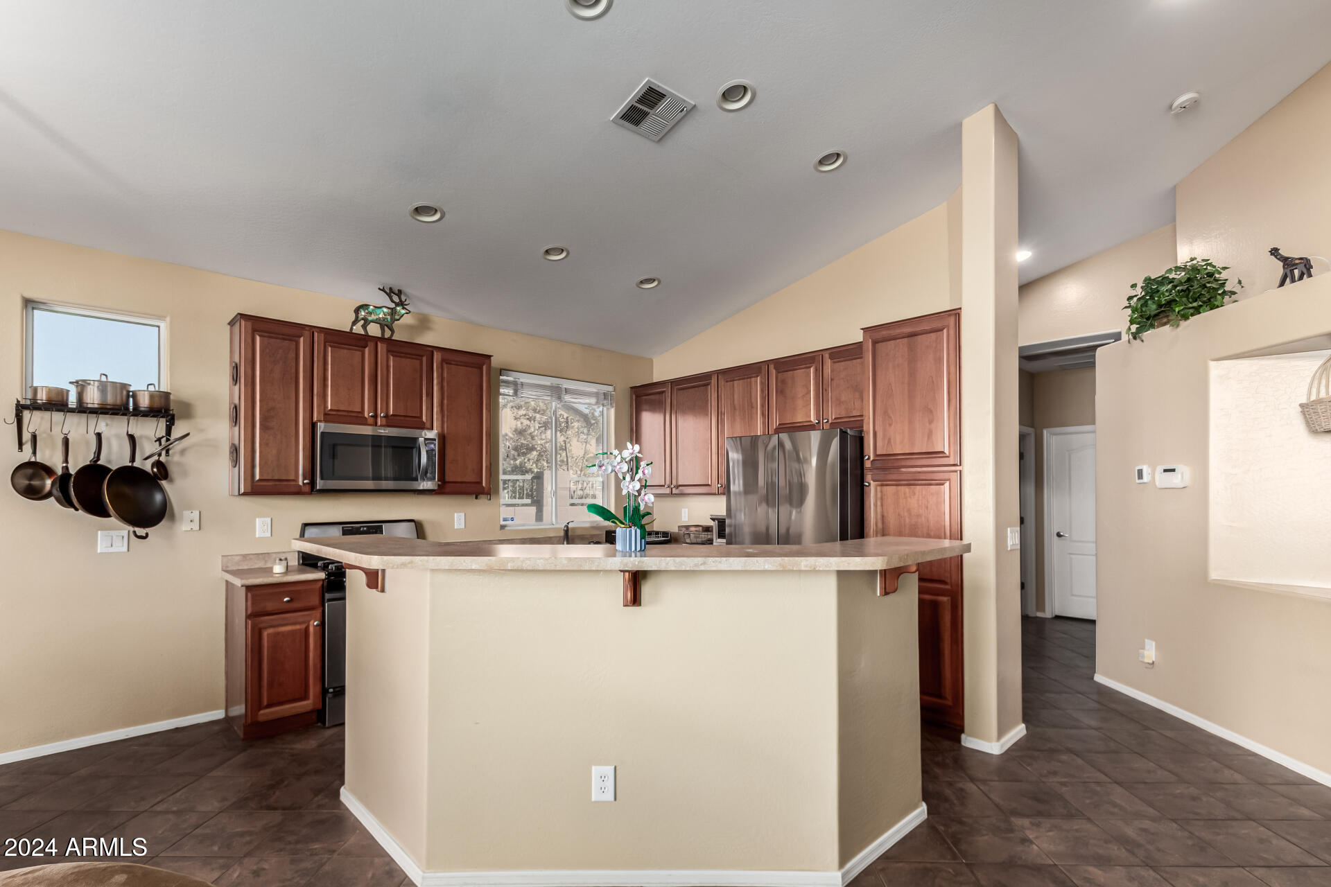 3946 East Pollack Street Phoenix, AZ 85042 - Photo 3 of 23 09 - Pollack