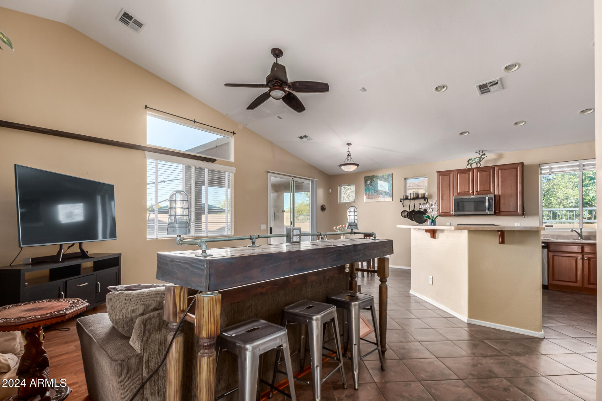 3946 East Pollack Street Phoenix, AZ 85042 - Photo 5 of 23 07 - Pollack