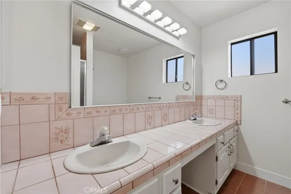 $1,950,000 | 658 Glenmore Boulevard, Glendale, CA 91206