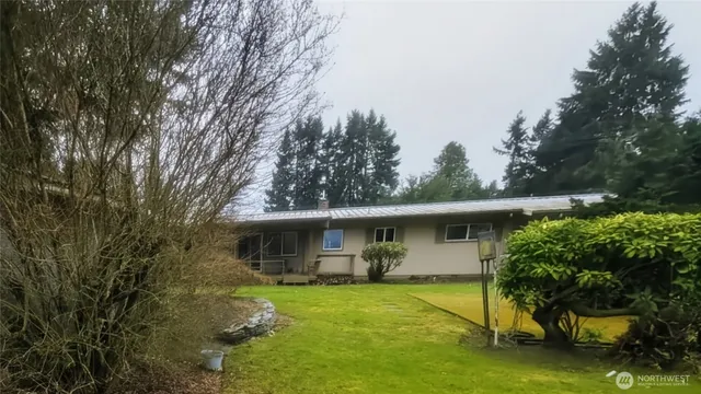 a view of a house with a backyard
