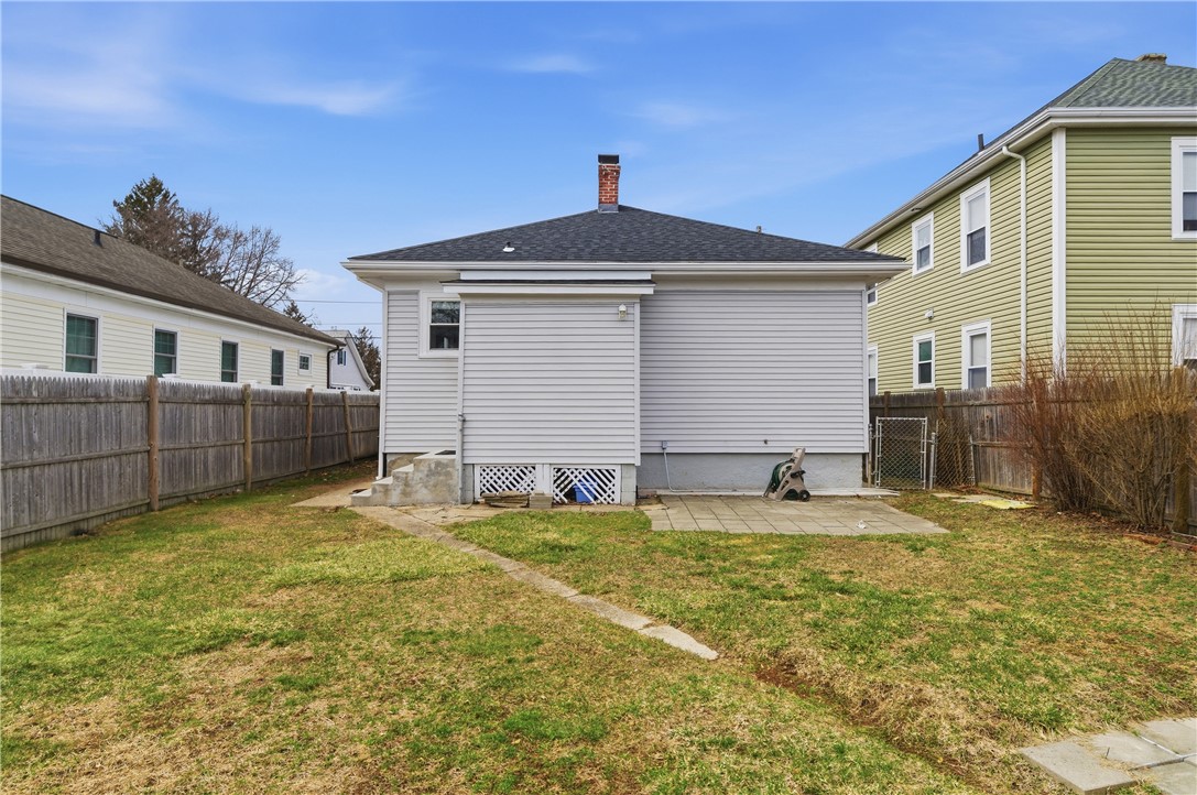 49 Harcourt Avenue Pawtucket, RI 02861 - Photo 30 of 33
