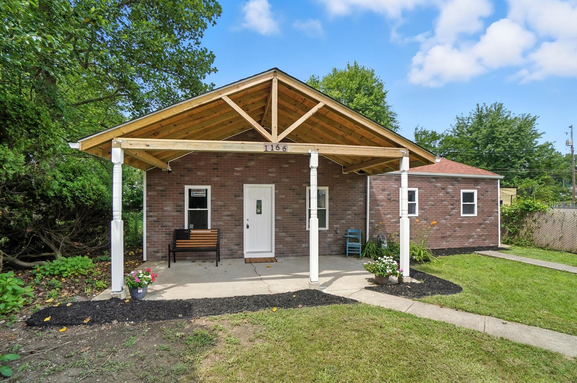 1166 Acton Road Columbus, OH 43224 - Photo 3 of 24 009