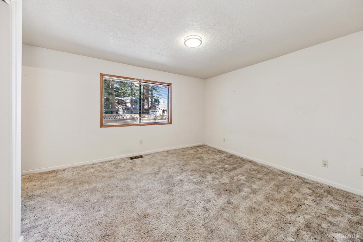 2699 Elwood Avenue South Lake Tahoe, CA 96150 - Photo 12 of 27 an empty room with a window