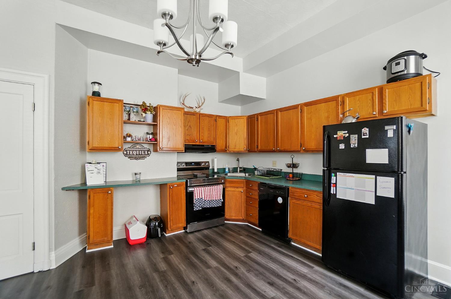 300 Emming Street Cincinnati, OH 45219 - Photo 6 of 32