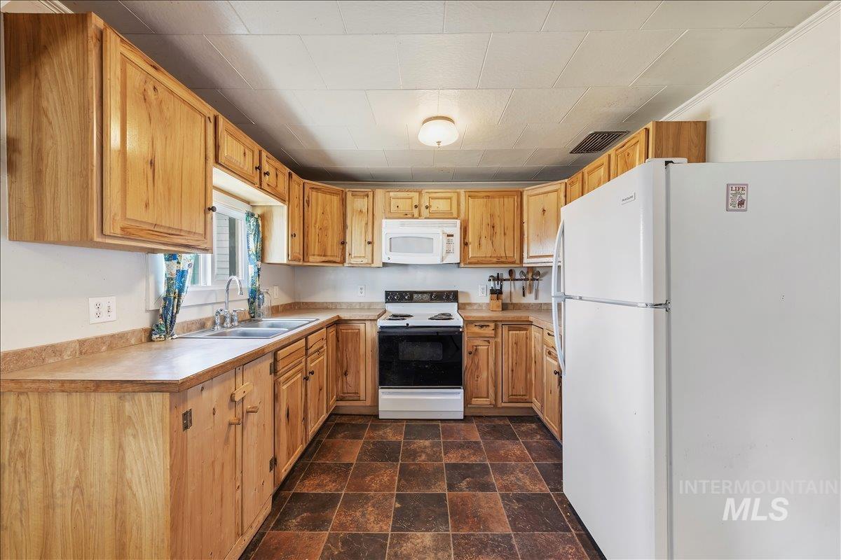 255 Main Street Grand View, ID 83624 - Photo 6 of 22