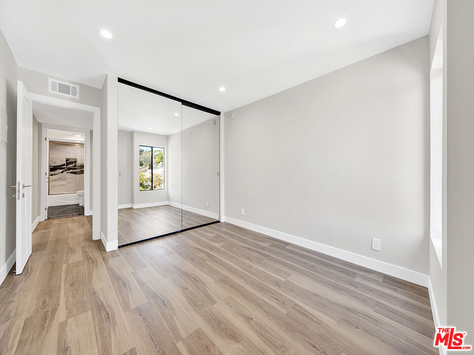 1325 Valley View Road, Unit 201 Glendale, CA 91202 - Photo 19 of 36