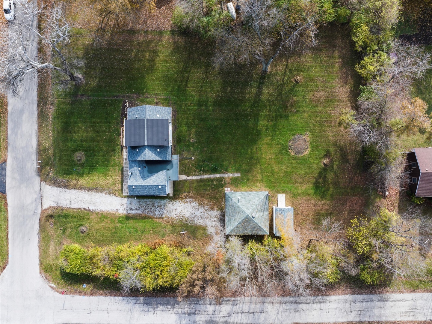 913 Ogden Road New Lenox, IL 60451 - Photo 5 of 41 an aerial view of a house with a yard basket ball court and outdoor seating