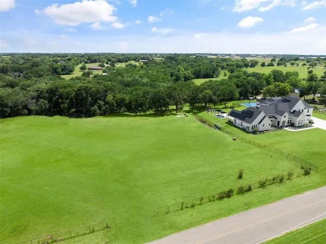 a view of an outdoor space and a yard