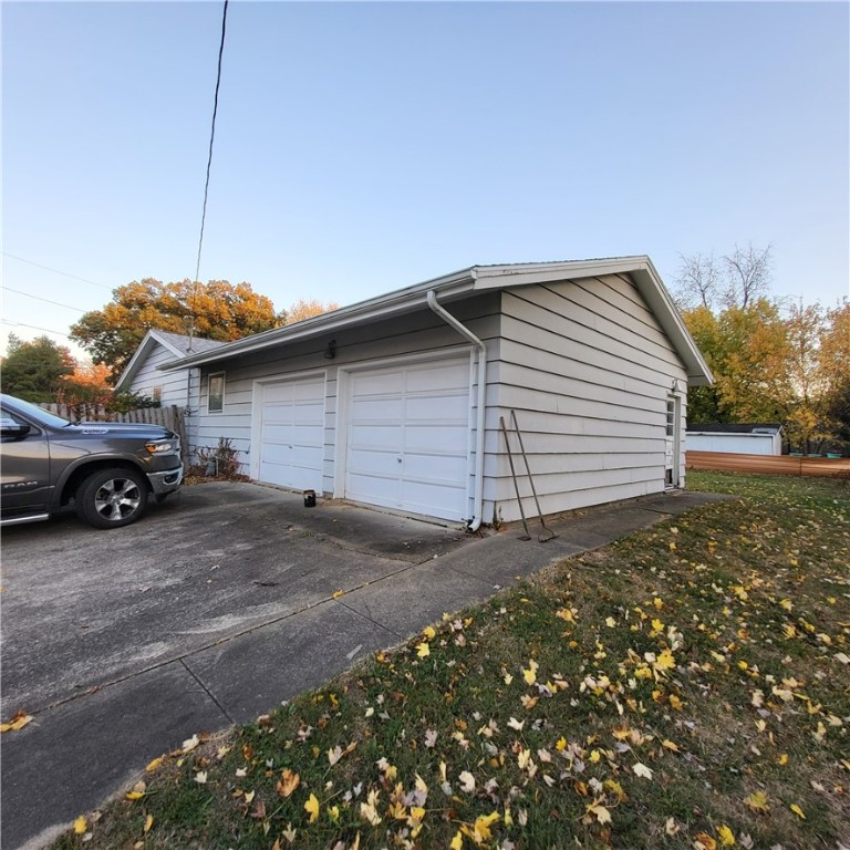 800 Division Street Charleston, IL 61920 - Photo 20 of 23 2 car garage