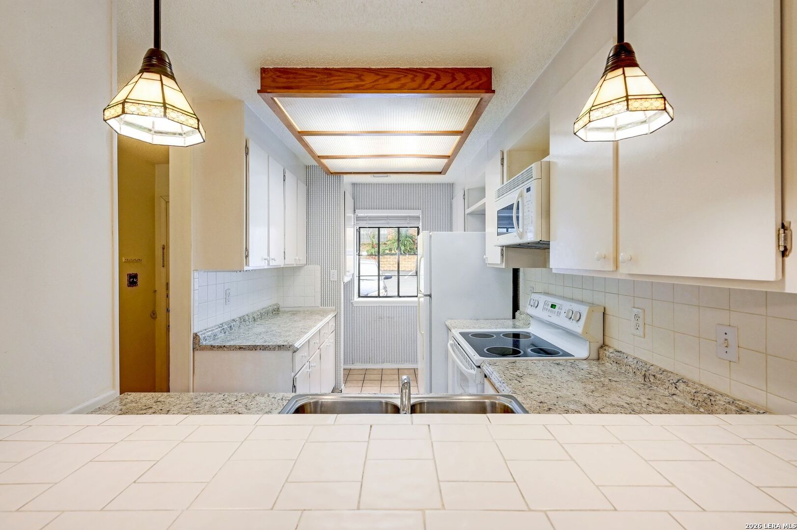 11815 Vance Jackson Road, Unit 1402 San Antonio, TX 78230 - Photo 2 of 29 a front view of a house with wooden floor and a chandelier
