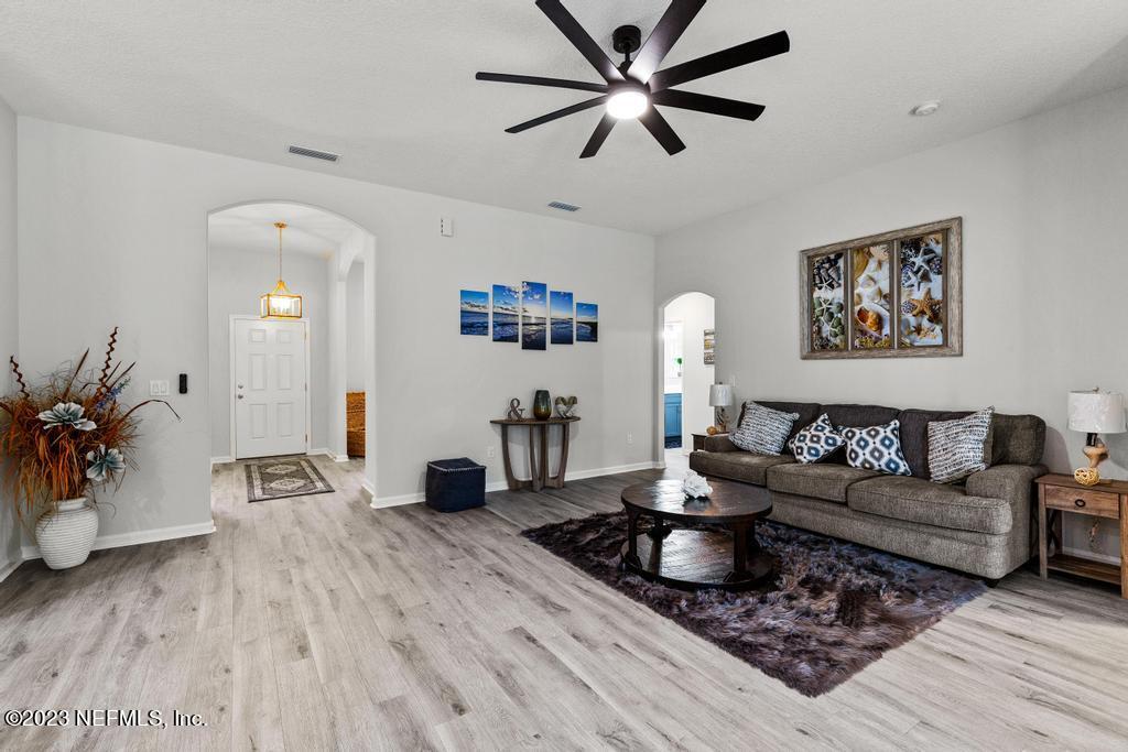 54150 Deerfield Country Club Road Callahan, FL 32011 - Photo 12 of 37 a living room with furniture