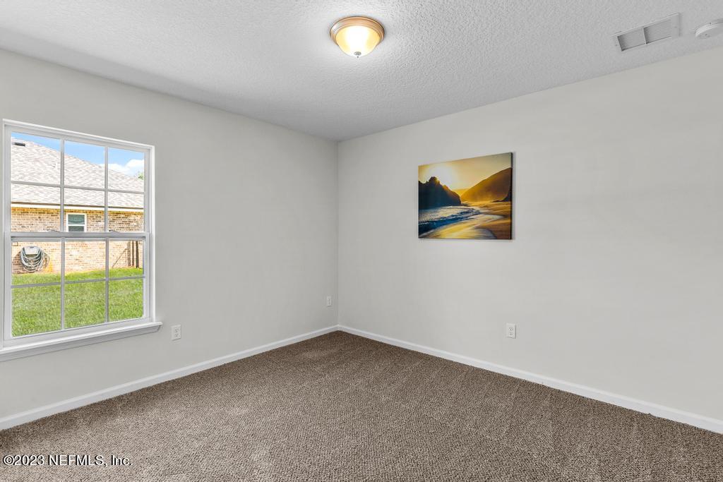 54150 Deerfield Country Club Road Callahan, FL 32011 - Photo 33 of 37 an empty room with a window