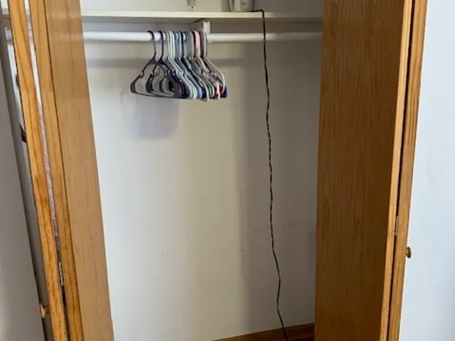 $1,950 | 915 East Oakton Street, Unit A, Des Plaines, IL 60018