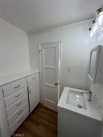 $2,000 | 75 Granada Avenue, Long Beach, CA 90803