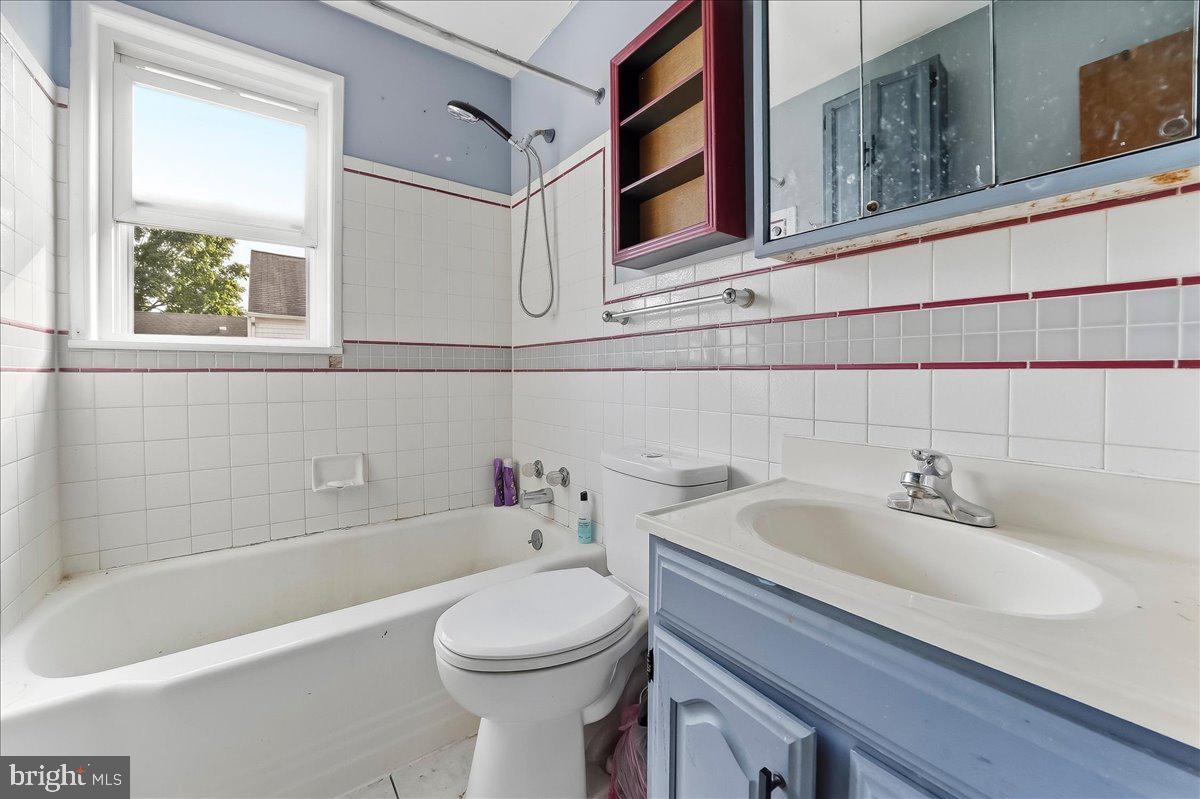 26 Ash Road Wallingford, PA 19086 - Photo 19 of 48 Full Bath
