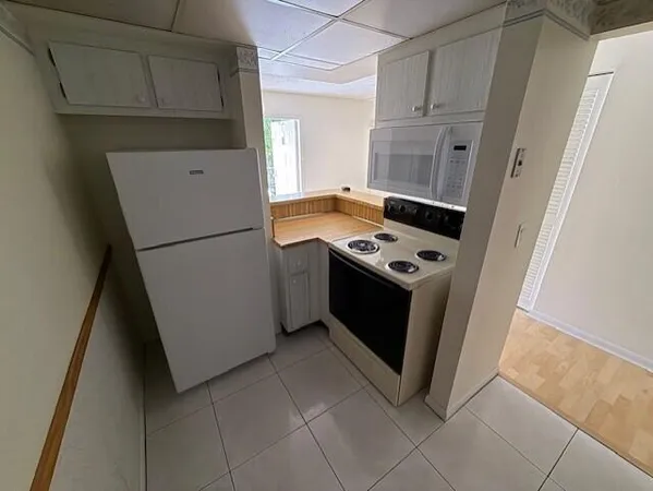 $1,925 | 1844 Fairview Villas Drive, Unit 3, Palm Springs, FL 33406