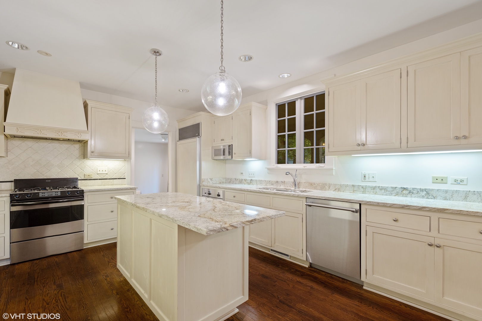 1034 Westmoor Road Winnetka, IL 60093 - Photo 5 of 18