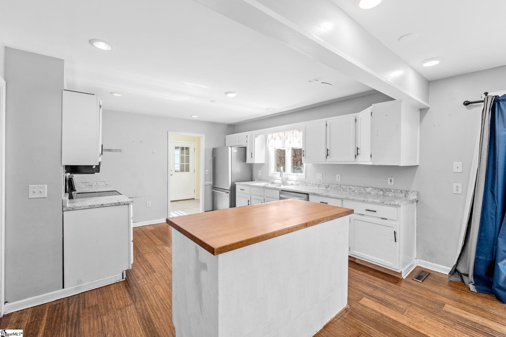 1816 Bethel Road Simpsonville, SC 29681 - Photo 11 of 34