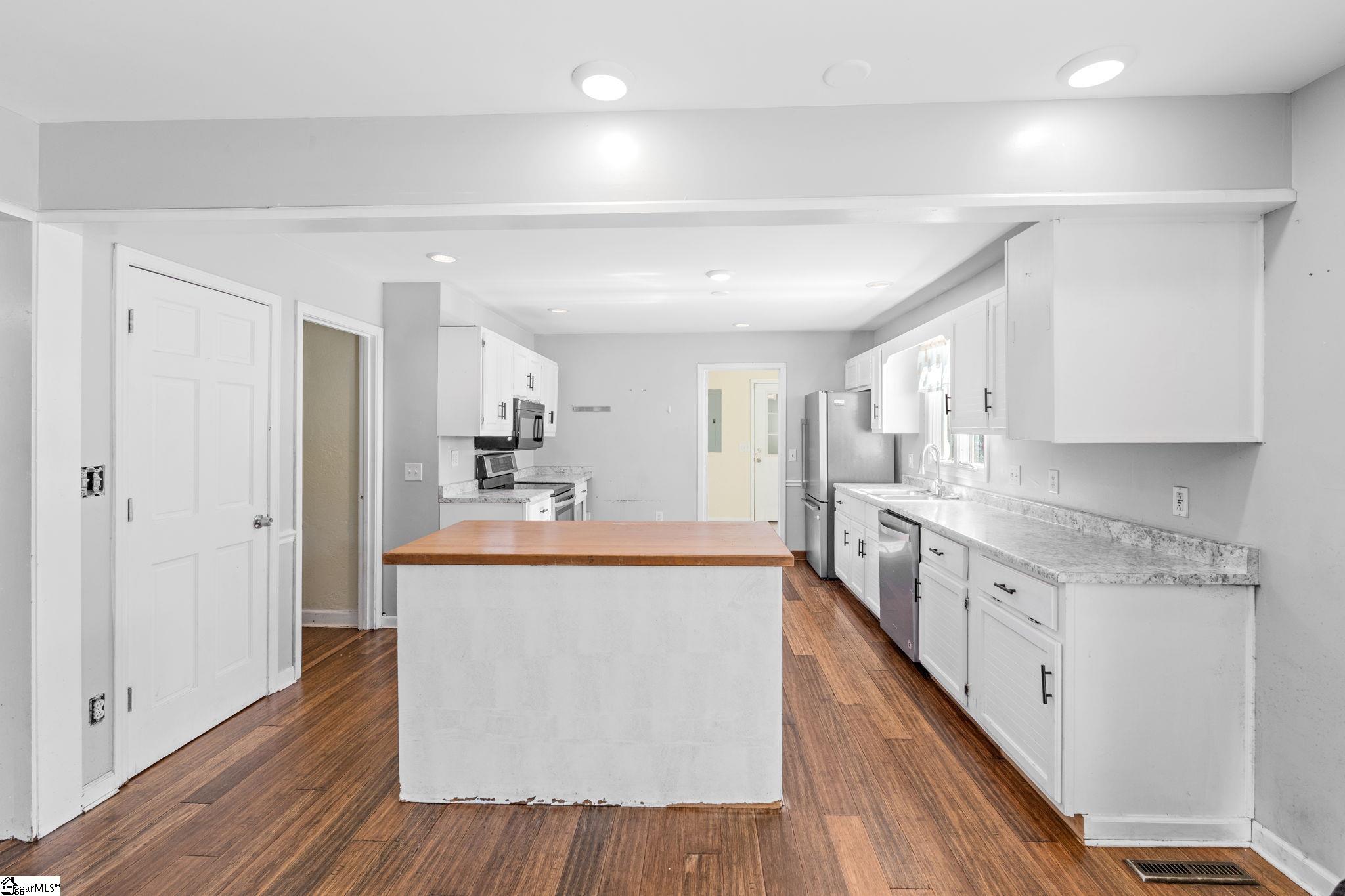 1816 Bethel Road Simpsonville, SC 29681 - Photo 10 of 34